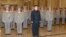 Kim Jong Un visita el mausoleo de Kim Jong Il