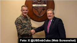 Mike Hammer, se reunió con el General Francis L. "Frank" Donovan, del Comando Sur de EEUU