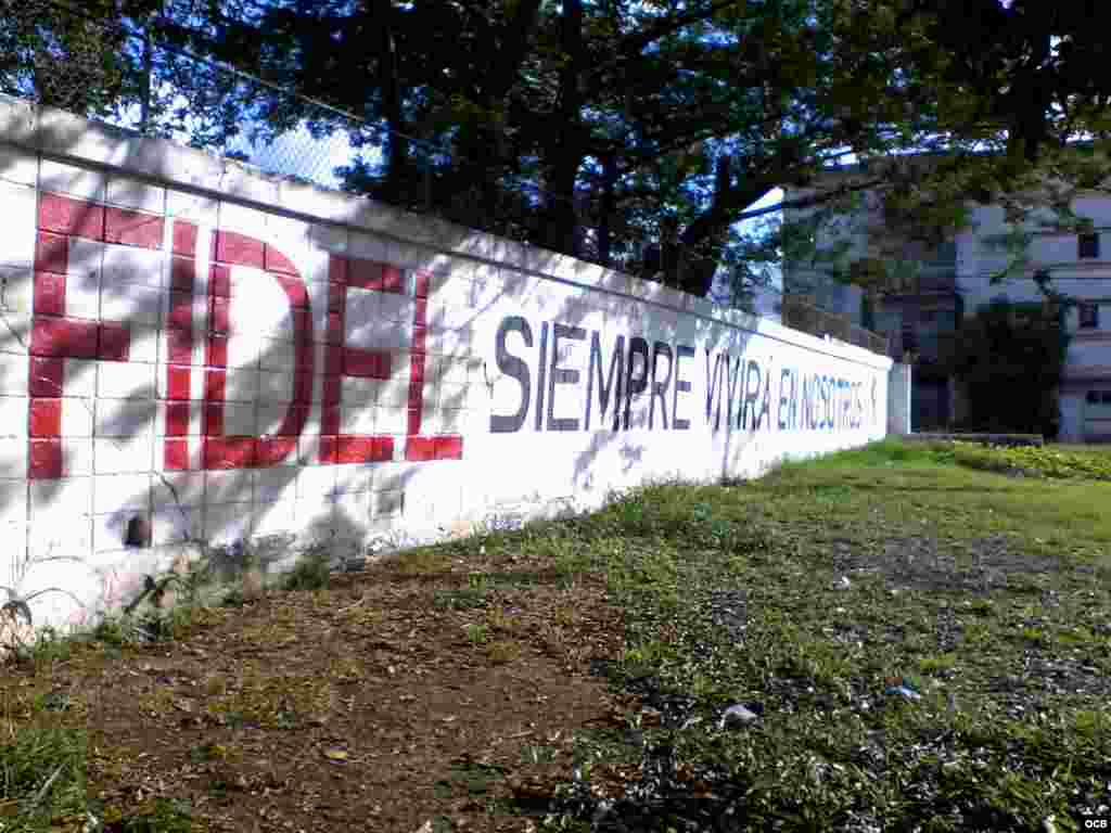 Pintada en la Avenida Racho Boyeros, La Habana.