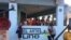 Un grupo de artistas y activistas cubanos exige la liberación del artista Luis Manuel Otero Alcántara, en La Habana el 4 de mayo de 2018.