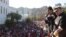 Fotografía cedida por la presidencia de Venezuela que muestra al vicepresidente del país, Nicolás Maduro (2d), hablando el jueves 7 de marzo de 2013, en la Academia Militar en Caracas