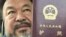 Ai Weiwei recupera su pasaporte tras cuatro años.