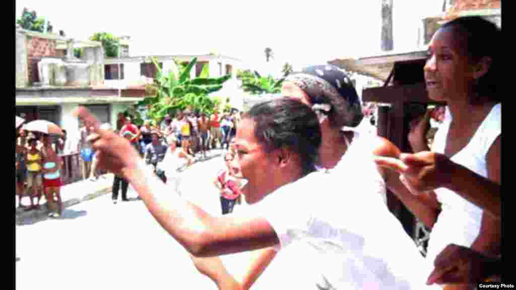 Damas de Blanco: Te literario en Santiago de Cuba