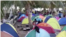 La playa de Necoclí tiene 230 carpas de migrantes.