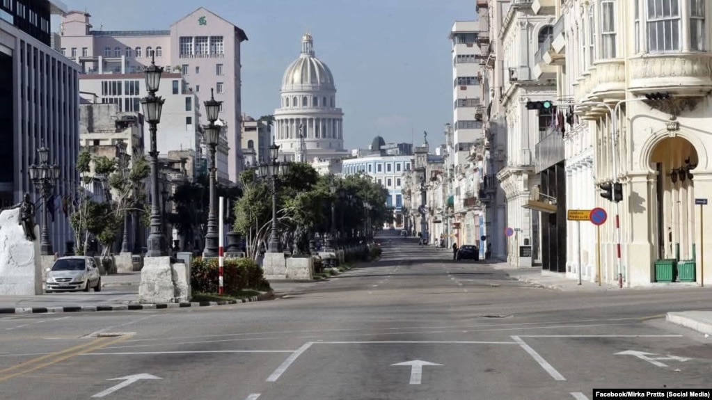 Calle Prado sin tráfico por la falta de combustible en Cuba