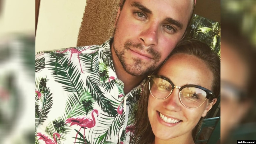 Tristan Lévesque-Lizotte y su pareja varados por más de 70 horas en el aeropuerto de Camagüey. (Foto: Radio-Canada)