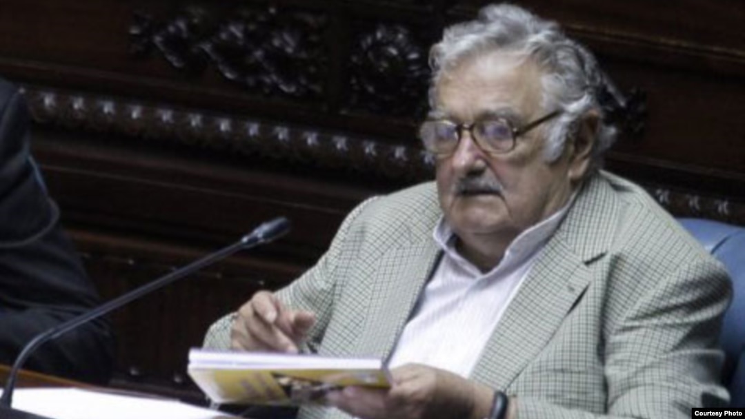 El ahora senador José Mujica defendió en la Comisión de Hacienda el perdón de la dueda cubana con Uruguay.