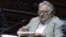 El ahora senador José Mujica defendió en la Comisión de Hacienda el perdón de la dueda cubana con Uruguay.