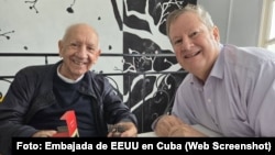 Mike Hammer y el Monseñor Emilio Aranguren