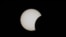 La Luna comienza a desplazarse sobre el horizonte del Sol durante un eclipse solar parcial en Hemiksem, el 12 de agosto de 2026.  Tom Goyvaerts / BELGA / AFP