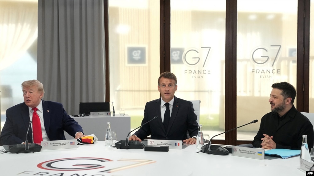Los presidentes Donald Trump, de EEUU; Emmanuel Macron, Francia, y Volodymyr Zelenskyy, Ucrania, durante una reunión en la cumbre del G7, en Evian, Francia, este martes, 16 de junio de 2026. (Thibault Camus/Pool/AFP)