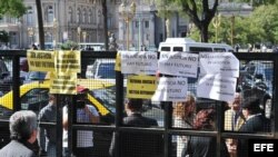 Dirigentes de distintos grupos de la oposición argentina se movilizaron este martes en protesta por la reforma judicial impulsada por el Gobierno de Cristina Fernández.