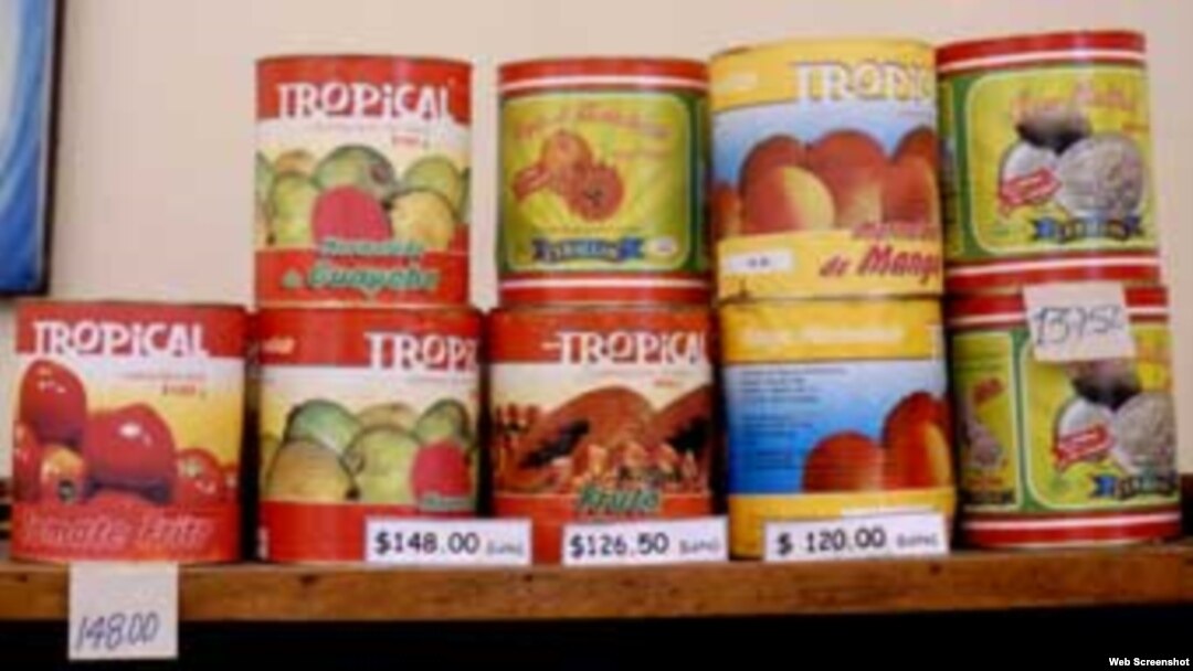Latas de tomate en conserva