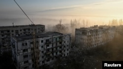 Edificios residenciales dañados por ataques militares rusos en la ciudad de Orikhiv, Ucrania, el 26 de marzo de 2026. REUTERS/Stringer