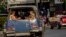 El transporte público en Cuba transporta actualmente a menos del 50% de las personas que trasladaba hace cinco años, según cifras oficiales. (AP Foto/Ramón Espinosa, Archivo)