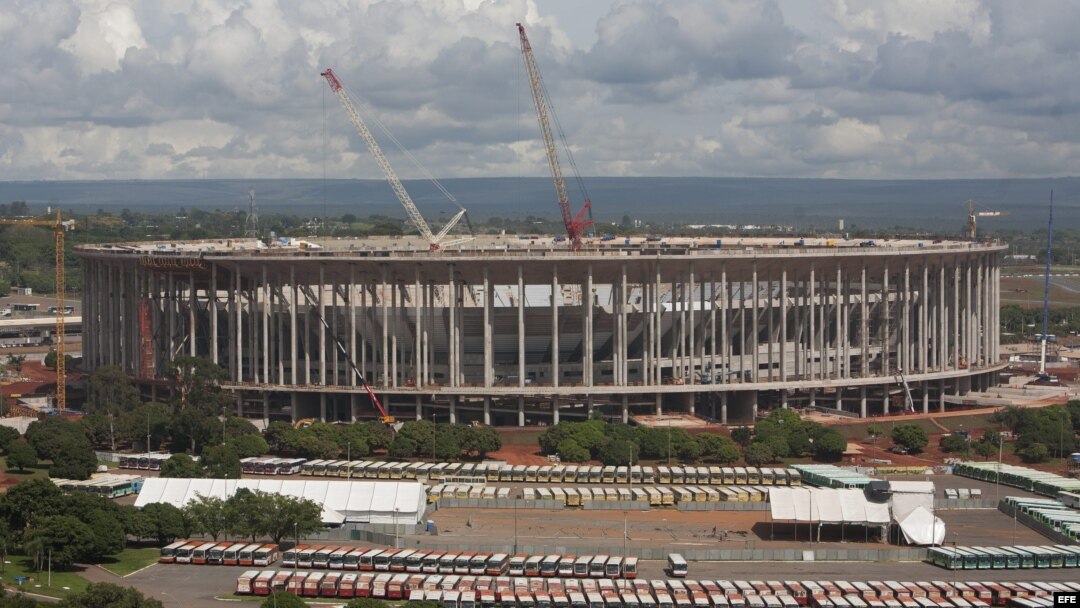 Obras en el Estadio Nacional de Brasilia, anteriormente Estadio Mané Garrincha, en Brasilia, donde se jugarán algunos partidos del Mundial Brasil 2014.
