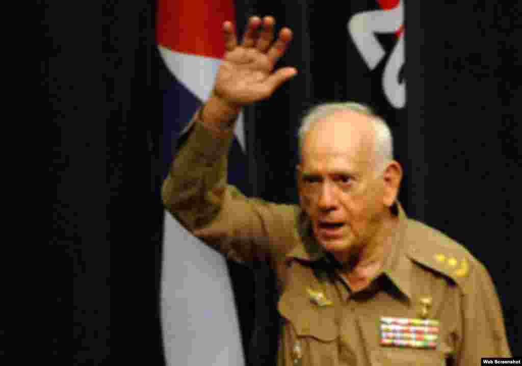 El presidente del Instituto de Planificación Física de Cuba, general Samuel Rodiles.