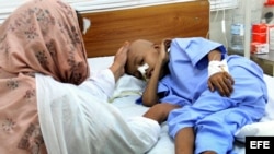 Niño enfermo de cáncer en Pakistán