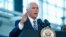 Pence en una rueda de prensa en el Puerto de Miami para informar de la misión de cinco meses que realizará el buque hospital de la Marina estadounidense USNS Comfort por Suramérica, Centroamérica y el Caribe. 