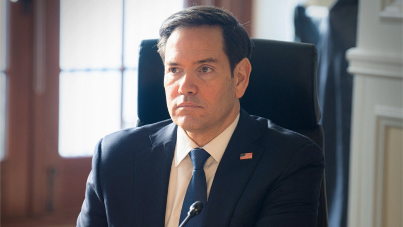 Rubio anuncia vuelos para evacuar estadounidenses en zona de conflicto con Irán