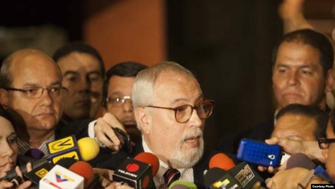 Reportero ciudadano Yosmel Martínez recorre el antiguo Central España en la localidad de Perico, Matanzas.