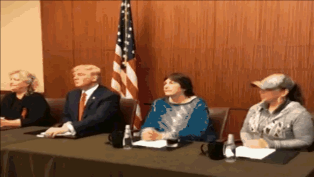 Donald Trump con 4 de las mujeres que acusaron a Bill Clinton