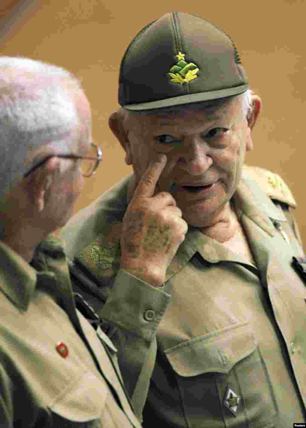 Comandante Guillermo García, Director de la Empresa Nacional para la Protección de la Flora y Fauna.