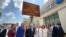 Celebración en ceremonia por el nuevo nombre Congresista Lincoln Diaz-Balart para tramo en la Calle Ocho. (OCB)