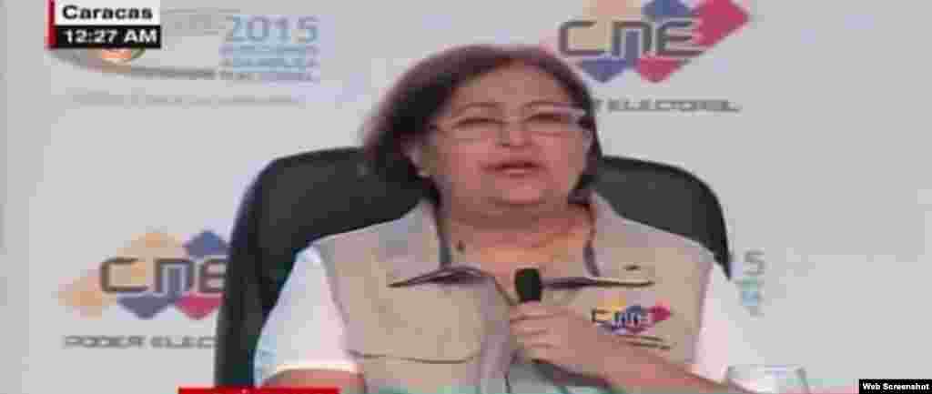 Tibisay Lucena, presidenta del CNE, anuncia los resultados de las elecciones parlamentarias. 