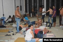 Cubanos en Turbo ante una encrucijada: seguir por su cuenta a Panamá o regresar a Ecuador