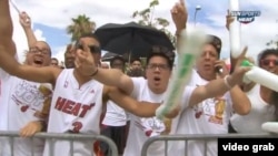 Miamenses celebran en 2013 el segundo campeonato consecutivo del Miami Heat en la NBA.