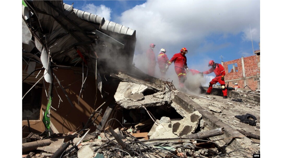 Mas de 200 muertos por potente sismo en Ecuador