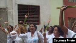 Vecinos se indignaron contra represores de las Damas de Blanco en La Habana.