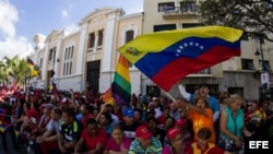 Seguidores del presidente Hugo Chávez enero de 2013, afuera de instalaciones de la Asamblea Nacional 