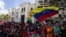 Seguidores del presidente Hugo Chávez enero de 2013, afuera de instalaciones de la Asamblea Nacional 
