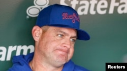 El manager venezolano Carlos Mendoza no encuentra la manera de hacer ganar a los Mets de Nueva York.