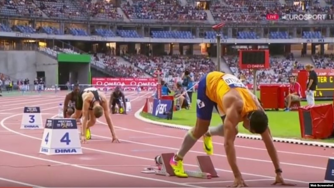 Yasmani Copello, en la carrilera número 4.