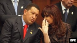  Los presidentes Cristina Fernández y Hugo Chávez