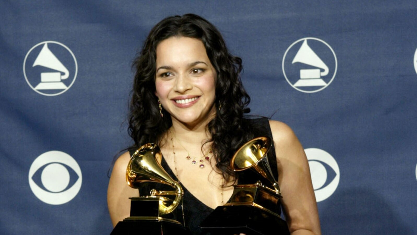 La cantautora y pianista estadounidense Norah Jones, el 23 de febrero de 2003. (Reuters/Peter Morgan).