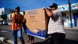 Cubanos opinan acerca de aperturas de tiendas para compras en divisas