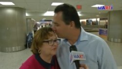 Escritor disidente se reencuentra con su hermana tras 17 años de separación