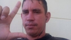 Detienen y gopean a joven opositor por repartir CDs con mensajes contra el régimen