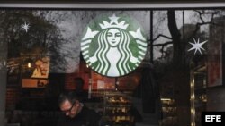 Un establecimiento de la cadena de cafeterías Starbucks en Londres (Reino Unido).