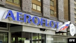 Logo de las aerolíneas rusas Aeroflot en Fráncfort (Alemania). 