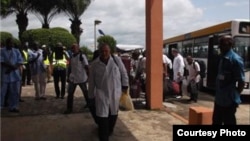 El contingente médico cubano que cooperará en la lucha contra el ébola llega a Guinea-Conakry.