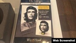La figura para armar con la imagen de Ernesto Che Guevara a la venta en la tienda del PAMM. (Foto: Maria Werlau)