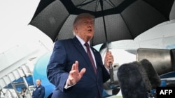 Donald Trump habla con los periodistas a su llegada al Aeropuerto Regional de Reading (RDG), en el condado de Berks, Pensilvania, el 23 de junio de 2026.