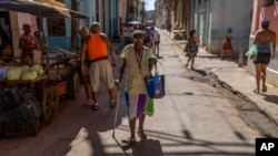 “Es una generación a la que le prometieron un futuro mejor en Cuba y ahora llegan a una vejez en condiciones distintas”, dijo uno de los conferencistas.