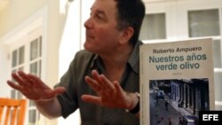 El escritor y nuevo canciller chileno, Roberto Ampuero.