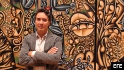  El artista Carlos Luna es visto hoy, jueves 11 de junio de 2015, en Miami (Estados Unidos). 